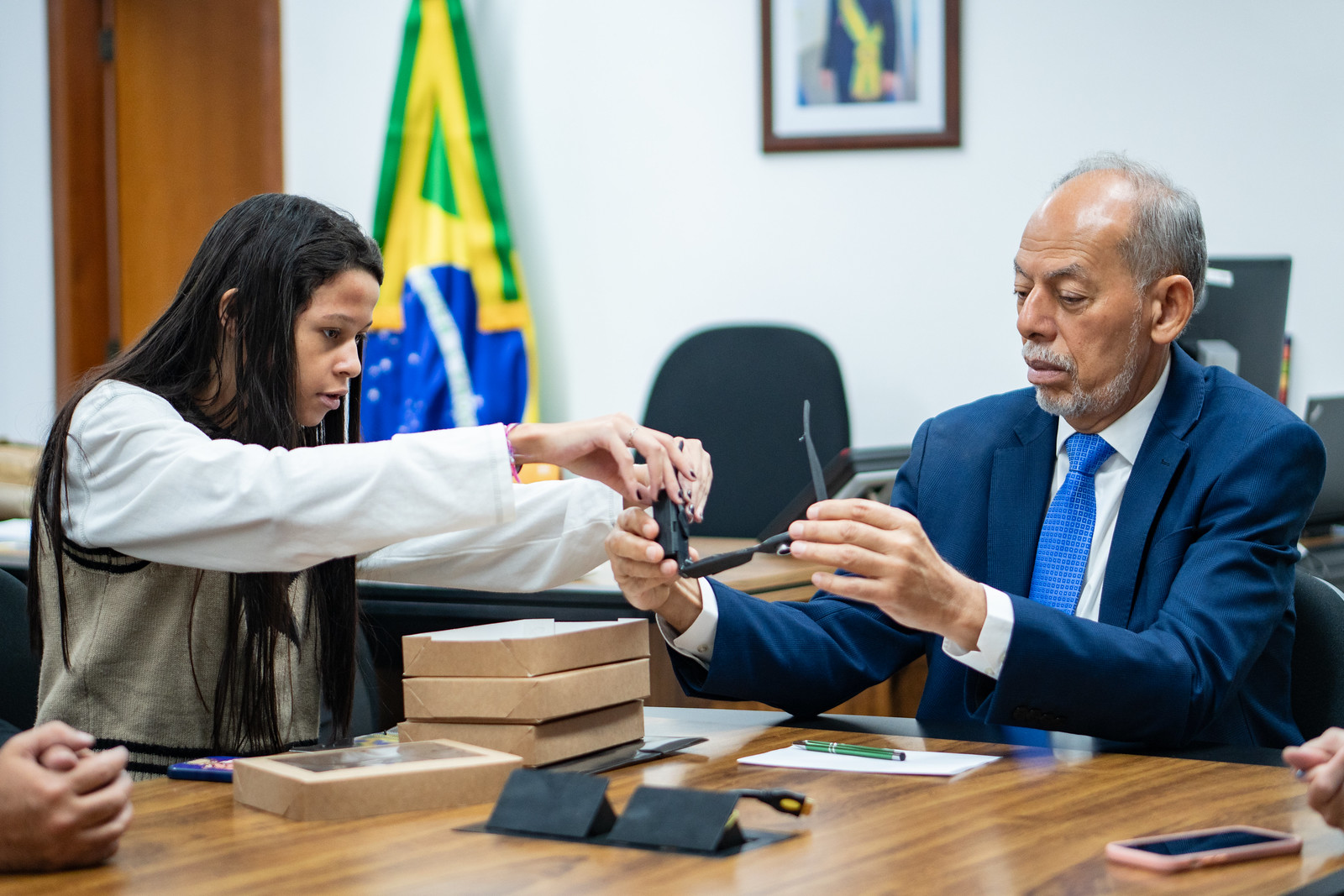19/02/2025 - Secretário Inácio recebe Ana Júlia Oliveira de Souza, UFB Ceilândia